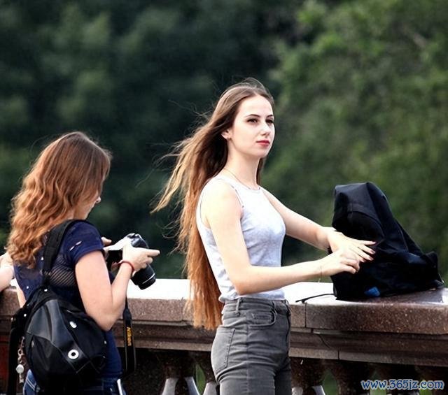 中国的“混血”城市，大街上到处是白东谈主好意思女，仿佛来到了欧洲