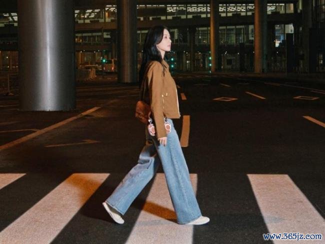 刘诗诗巴黎街头一站即是氛围大片 前锋之旅引东说念主驻防
